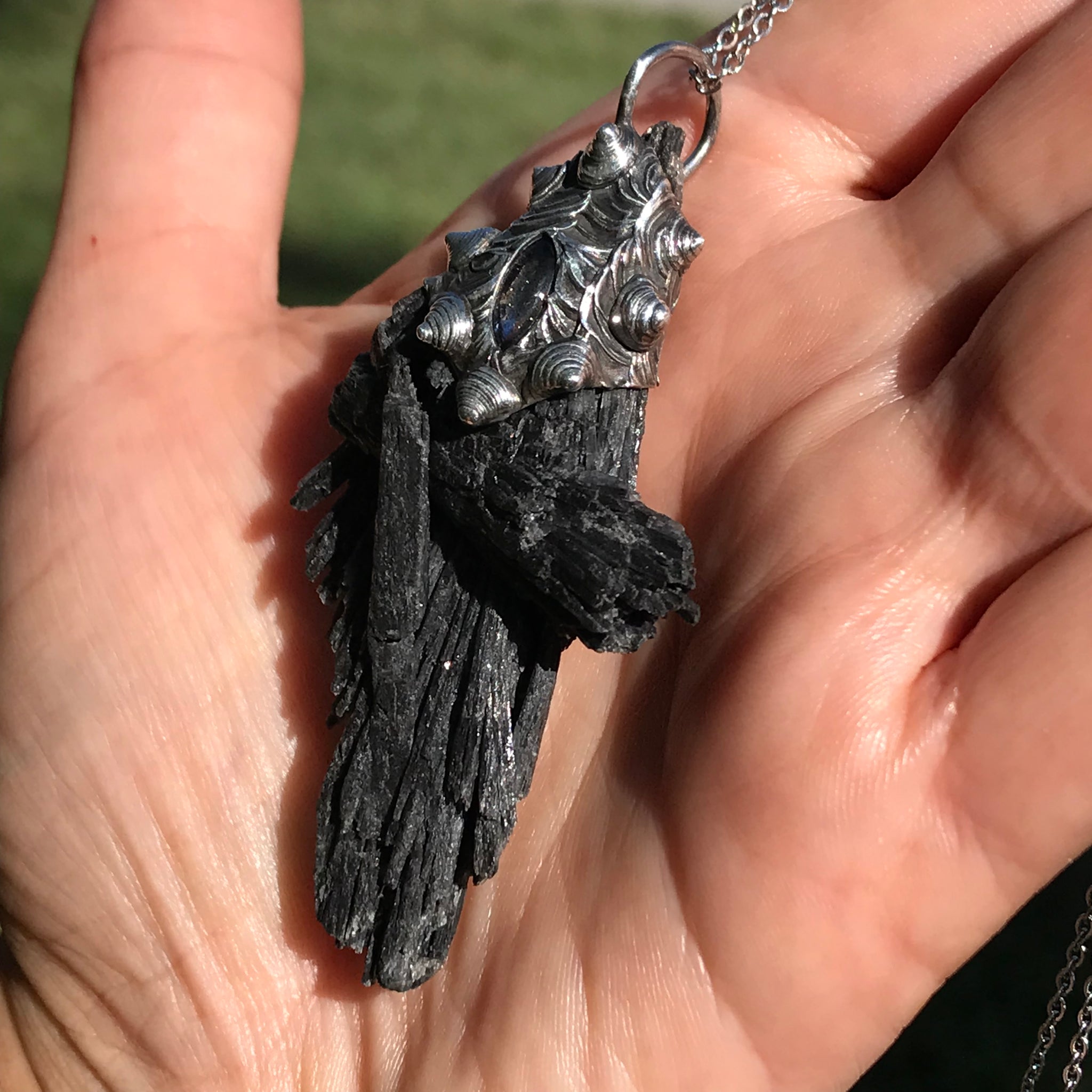 Black Kyanite and labradorite point pendant