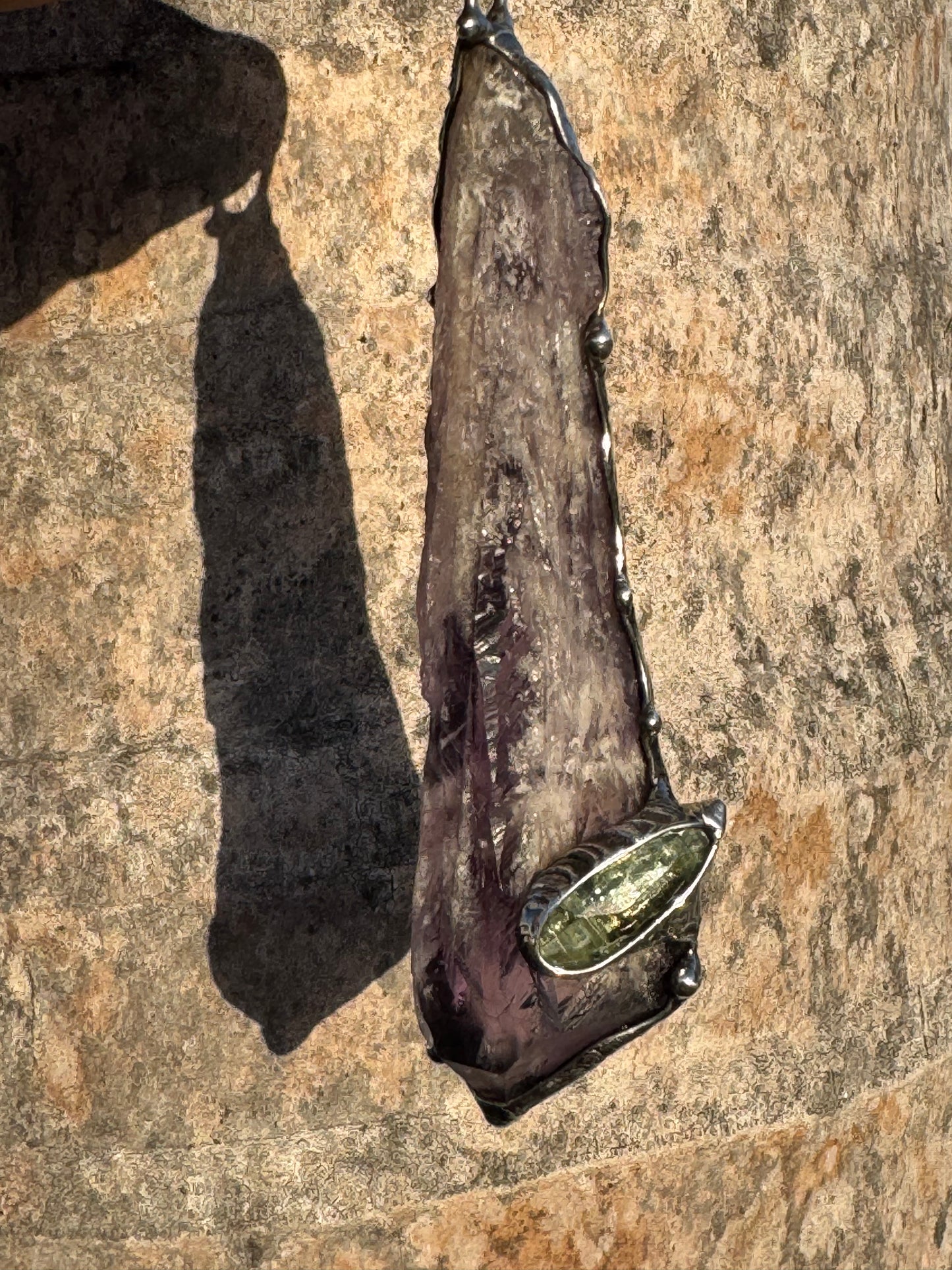Bahia Amethyst ‘Dragons tooth’ adorned with green Kyanite point✨