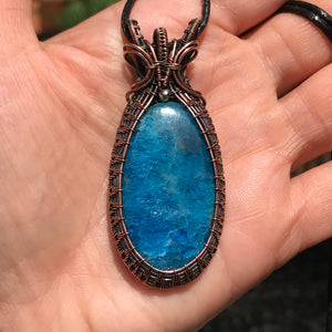 Apatite woven copper wire pendant