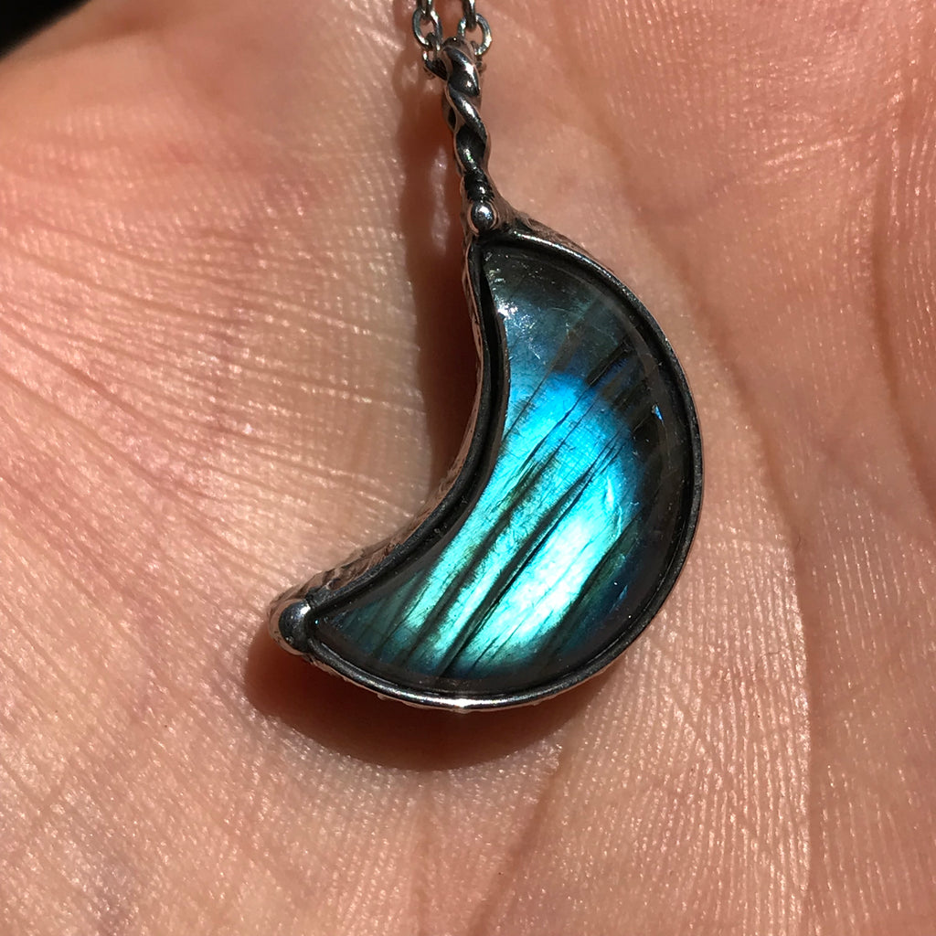 Blue flash Labradorite moon pendant