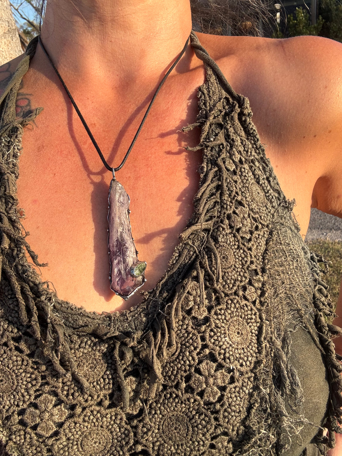 Bahia Amethyst ‘Dragons tooth’ adorned with green Kyanite point✨