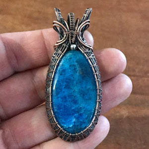 Apatite woven copper wire pendant