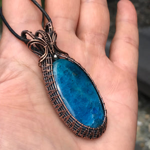 Apatite woven copper wire pendant