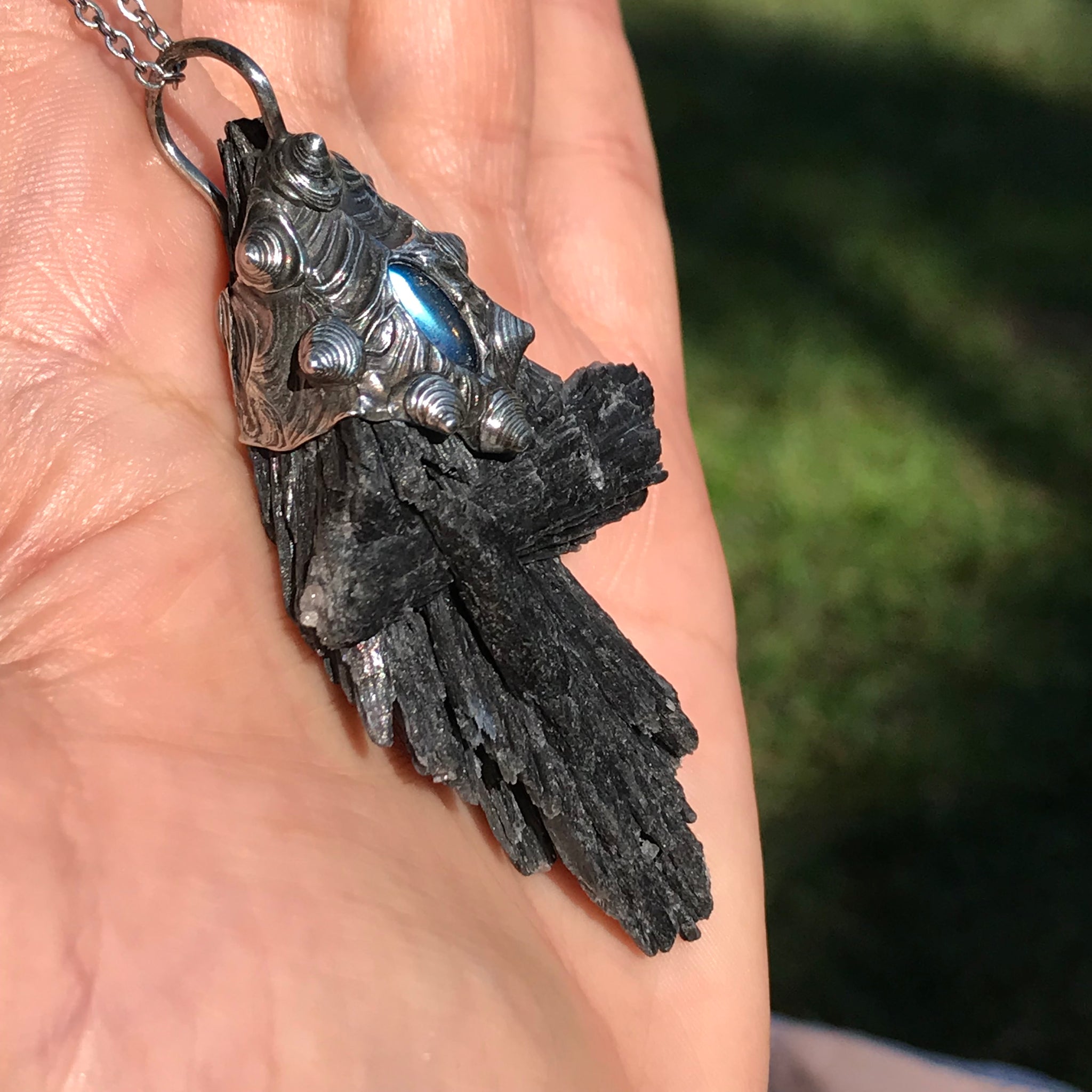 Black Kyanite and labradorite point pendant